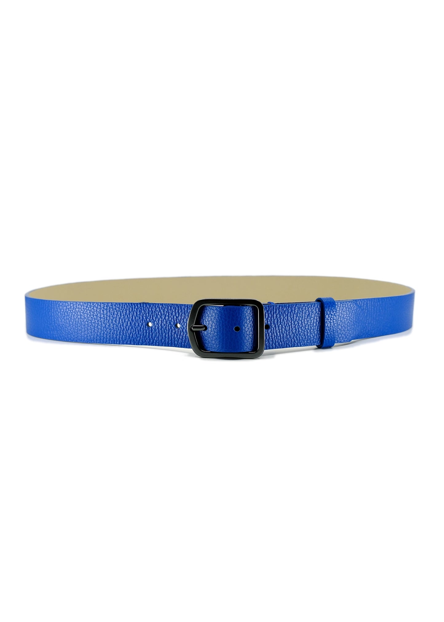 Horizontal view of the Betty Blue Grunge Belt in pebble-grain leather with a matte black buckle and matching loop.